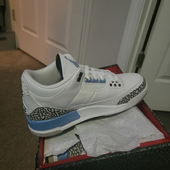 Sneaker - Picture 3 of 4